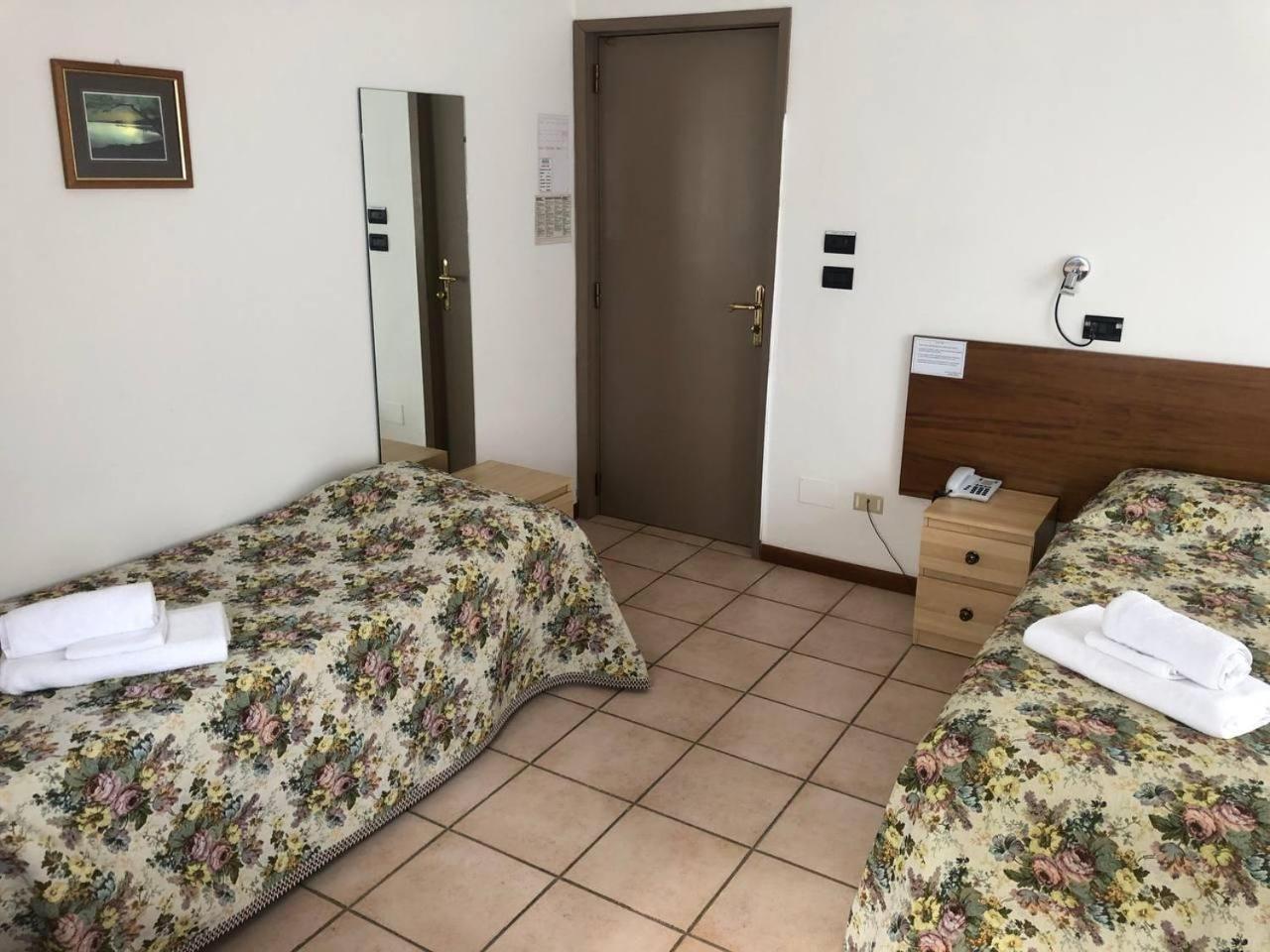 Be Me Hotel Helvetia Tabiano Terme Exteriör bild